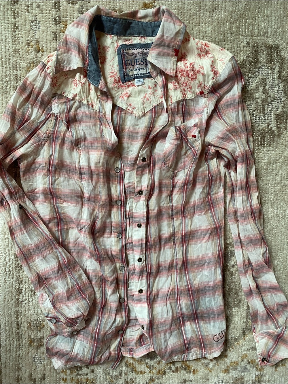 Guess Pink & Cream Plaid Button-Front Shirt small
